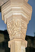 Monastero di Poblet, dettaglio di capitello della sala del capitolo.